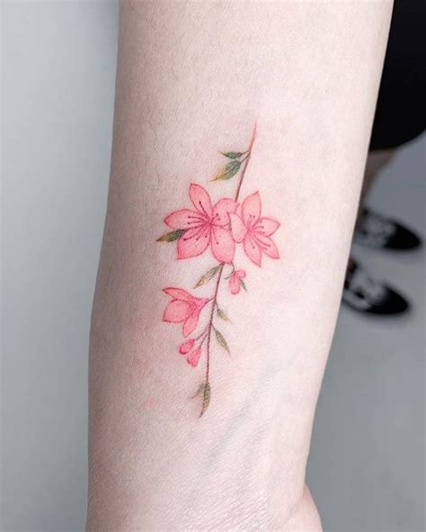 flor de jazmin tatuaje pequeño|22 increíbles ideas de tatuajes de jazmines para guardar como .